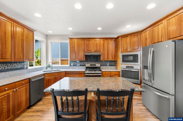 535 Maple St, Mt Angel, OR 97362