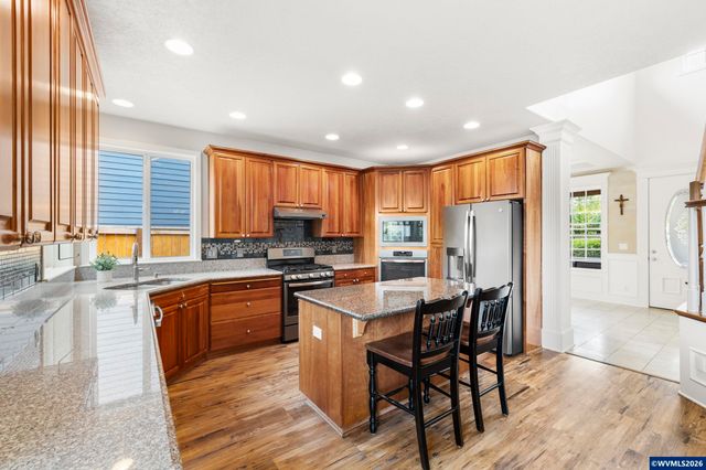 535 Maple St, Mt Angel, OR 97362