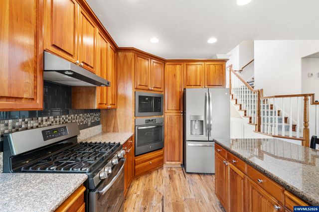 535 Maple St, Mt Angel, OR 97362