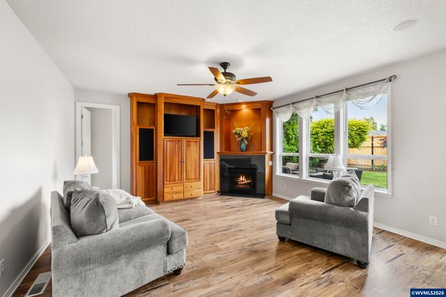 535 Maple St, Mt Angel, OR 97362