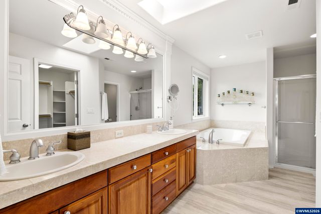 535 Maple St, Mt Angel, OR 97362