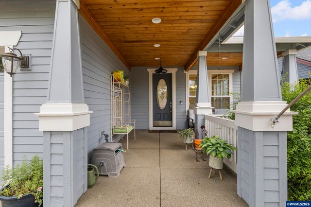 535 Maple St, Mt Angel, OR 97362