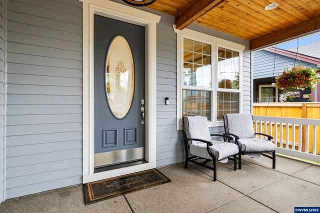 535 Maple St, Mt Angel, OR 97362