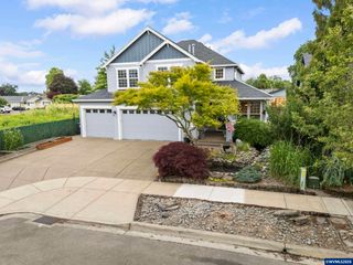 535 Maple St, Mt Angel, OR 97362