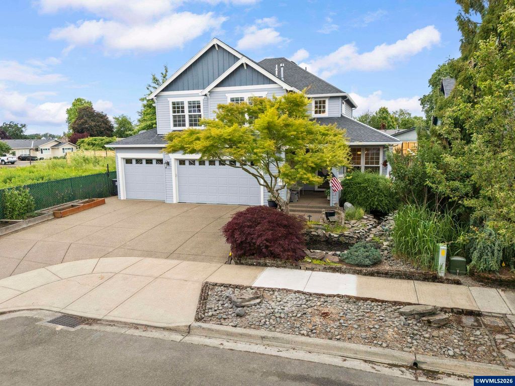535 Maple St, Mt Angel, OR 97362