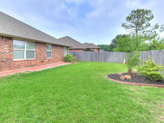 2109 Bradford Way, Edmond, OK 73003