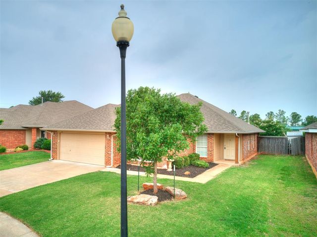 2109 Bradford Way, Edmond, OK 73003