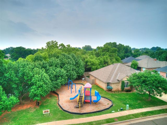 2109 Bradford Way, Edmond, OK 73003