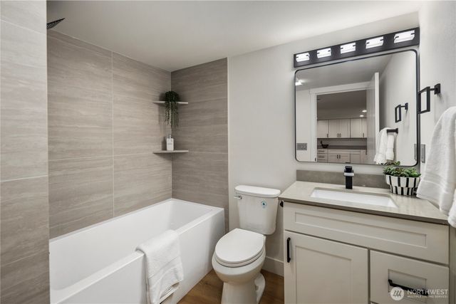5520 Brooklyn Avenue NE, Seattle, WA 98105