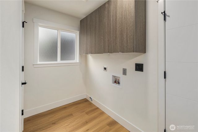 5520 Brooklyn Avenue NE, Seattle, WA 98105