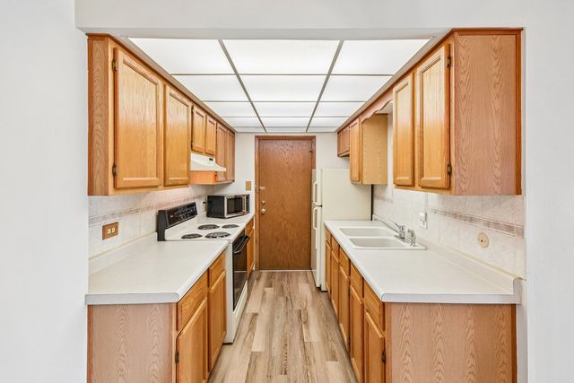 12809 Carriage Lane 12, Crestwood, IL 60418