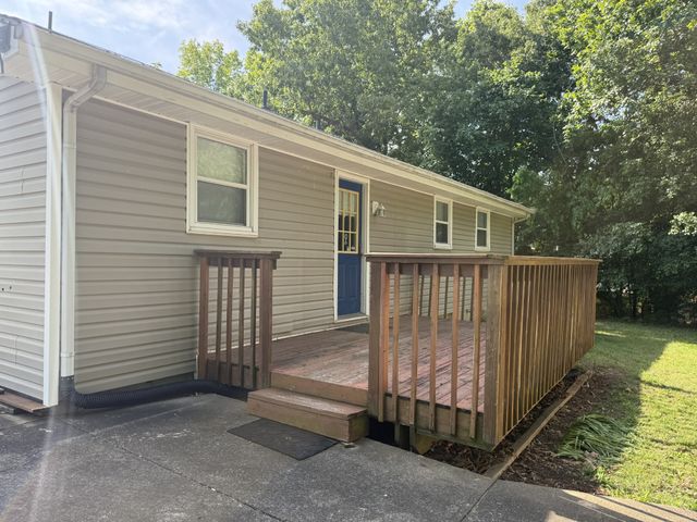 1511 Cavern Ct, Clarksville, TN 37043