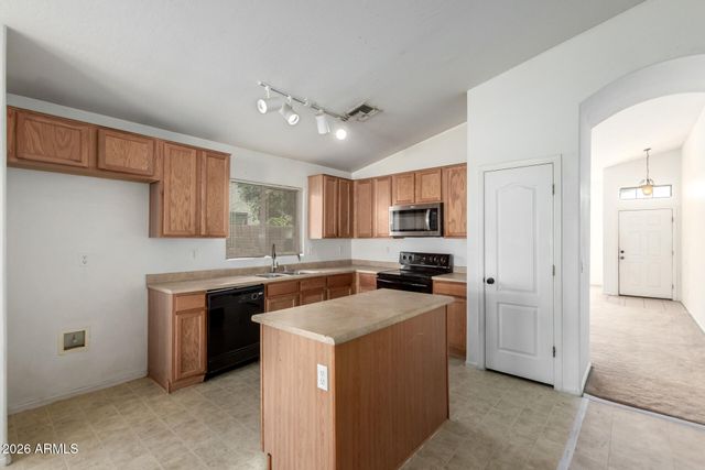 8020 W PAYSON Road W, Phoenix, AZ 85043