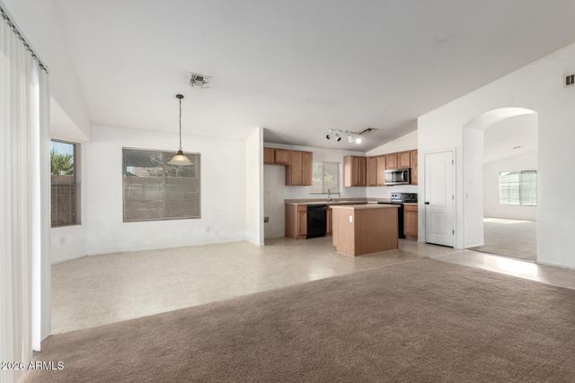 8020 W PAYSON Road W, Phoenix, AZ 85043