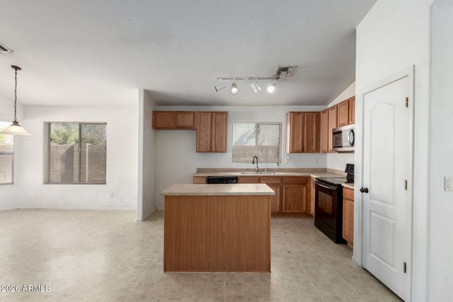 8020 W PAYSON Road W, Phoenix, AZ 85043