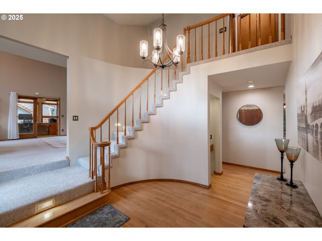 391 MCNARY HEIGHTS Dr N, Keizer, OR 97303