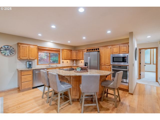 391 MCNARY HEIGHTS Dr N, Keizer, OR 97303