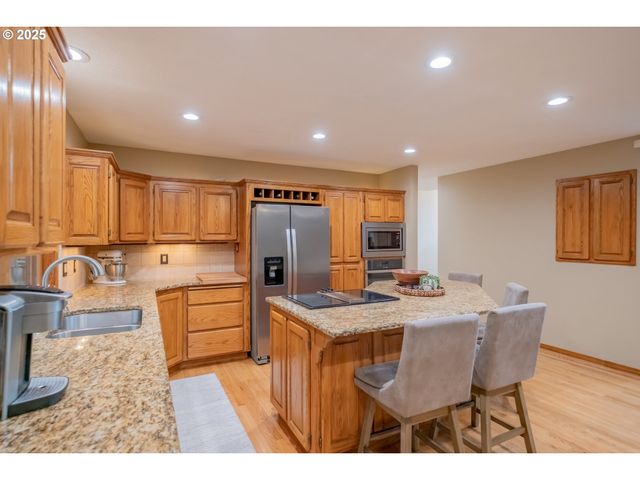 391 MCNARY HEIGHTS Dr N, Keizer, OR 97303