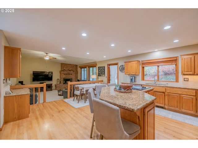 391 MCNARY HEIGHTS Dr N, Keizer, OR 97303