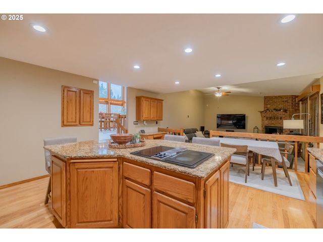 391 MCNARY HEIGHTS Dr N, Keizer, OR 97303