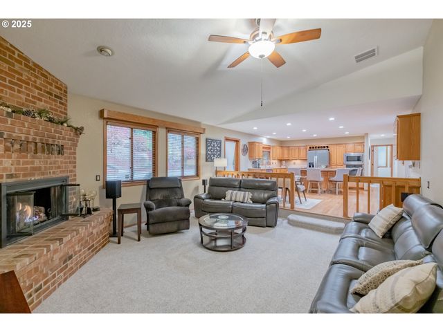 391 MCNARY HEIGHTS Dr N, Keizer, OR 97303