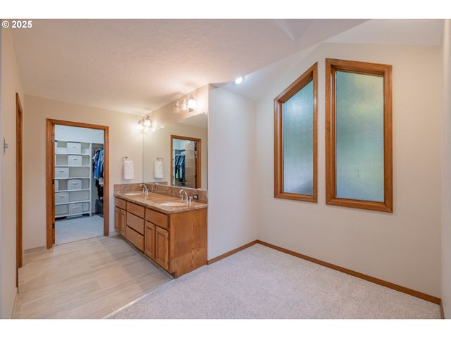 391 MCNARY HEIGHTS Dr N, Keizer, OR 97303