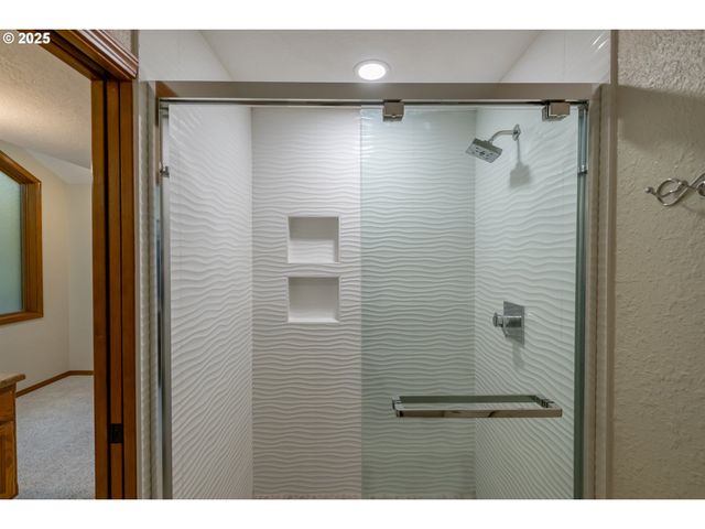 391 MCNARY HEIGHTS Dr N, Keizer, OR 97303