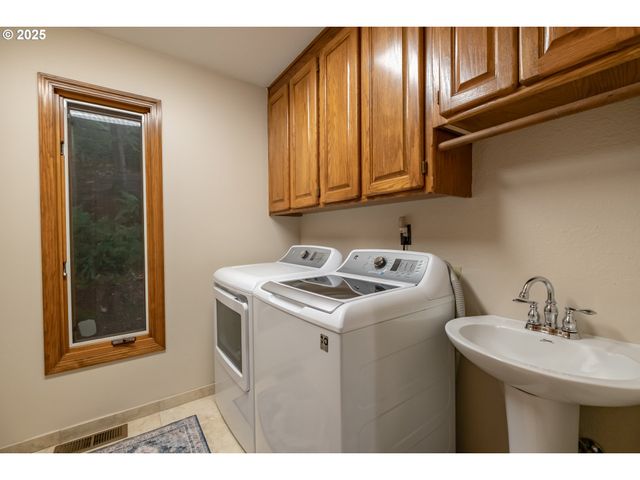 391 MCNARY HEIGHTS Dr N, Keizer, OR 97303