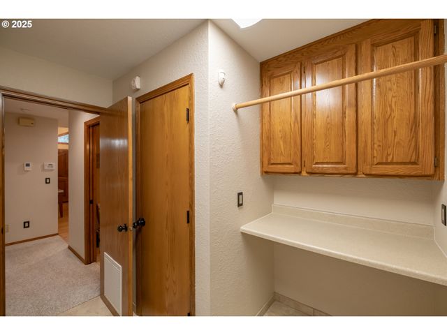 391 MCNARY HEIGHTS Dr N, Keizer, OR 97303