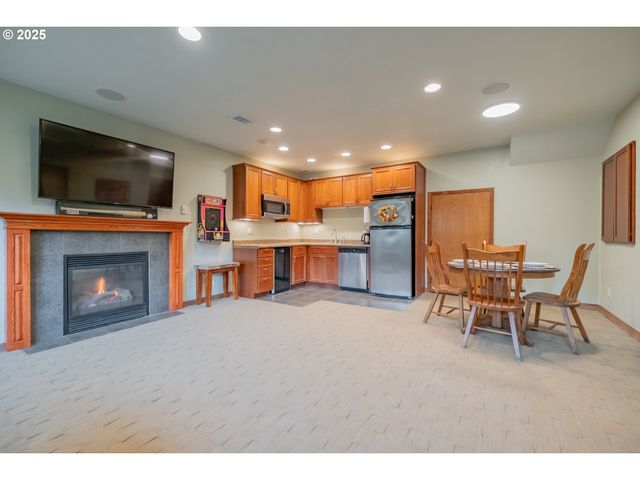 391 MCNARY HEIGHTS Dr N, Keizer, OR 97303