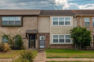 8300 Oakhaven Road, La Porte, TX 77571