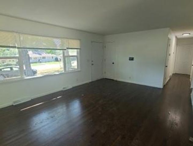 8624 E 83rd Street, Raytown, MO 64138