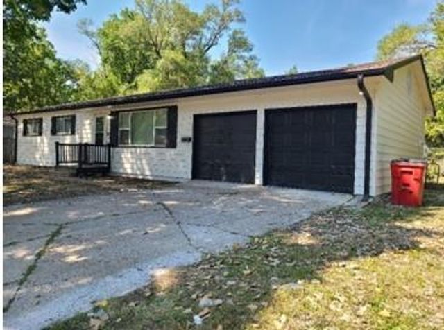 8624 E 83rd Street, Raytown, MO 64138