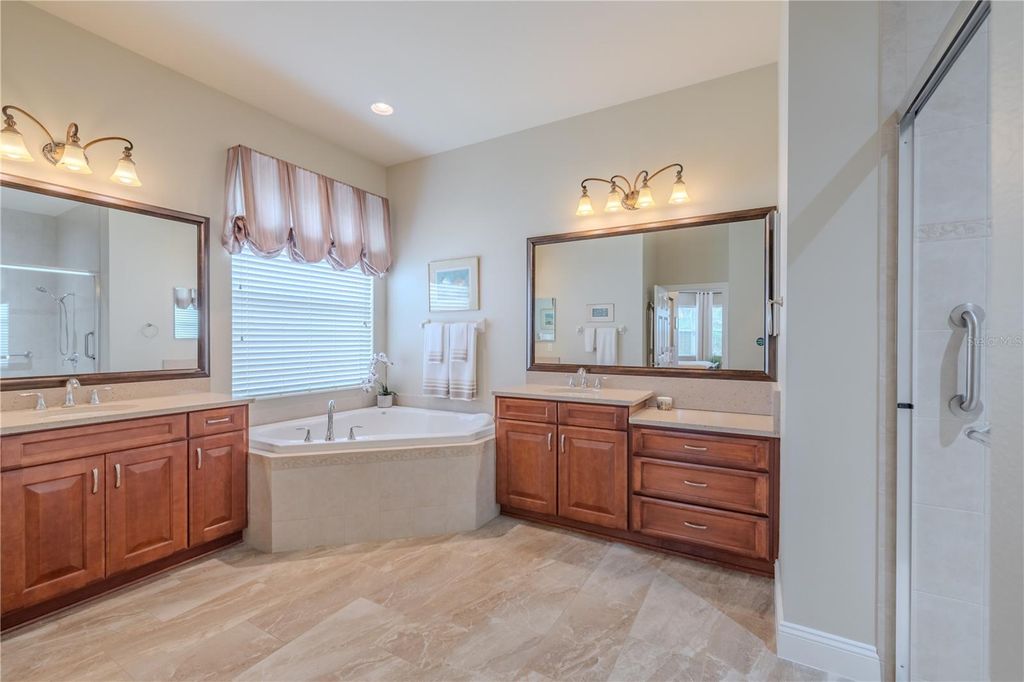 Image 33 of property listing at 5008 RUBY FLATS DRIVE, Wimauma, FL 33598