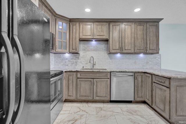 500 Greentree Dr Unit 11, Bedford, IN 47421