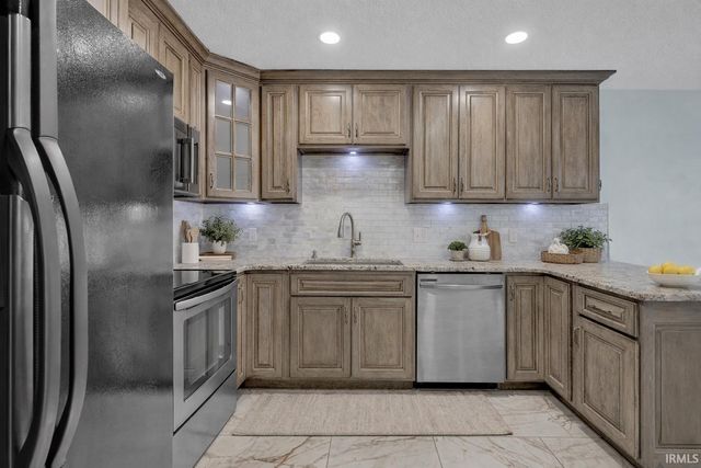 500 Greentree Dr Unit 11, Bedford, IN 47421