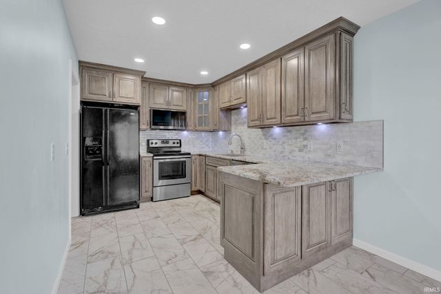 500 Greentree Dr Unit 11, Bedford, IN 47421