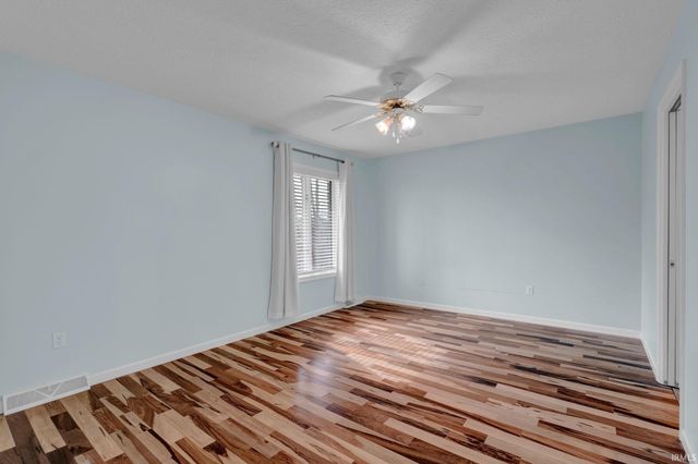 500 Greentree Dr Unit 11, Bedford, IN 47421