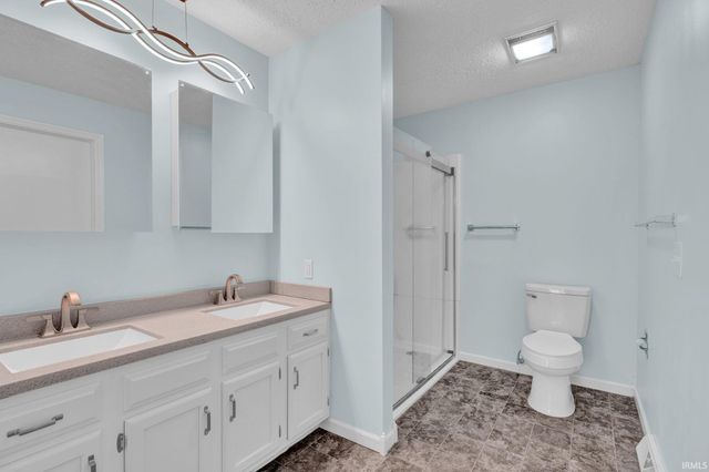 500 Greentree Dr Unit 11, Bedford, IN 47421