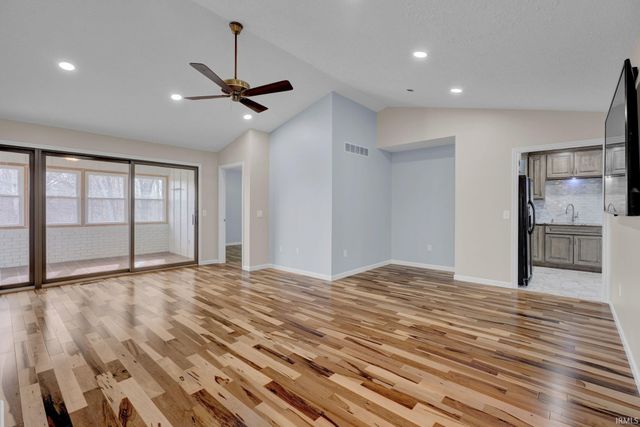 500 Greentree Dr Unit 11, Bedford, IN 47421