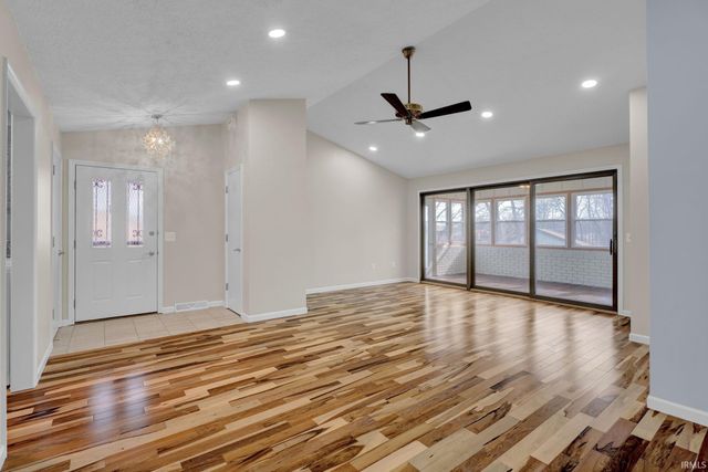 500 Greentree Dr Unit 11, Bedford, IN 47421