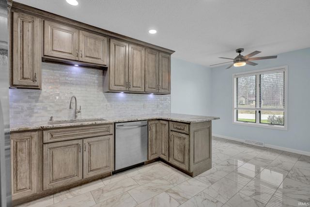 500 Greentree Dr Unit 11, Bedford, IN 47421