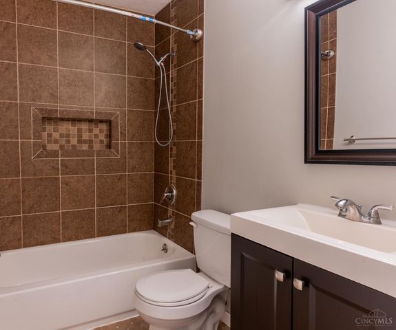 206 Sherwood Green Court, Mason, OH 45040