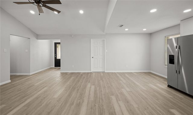 1021 Espana Dr, Portland, TX 78374