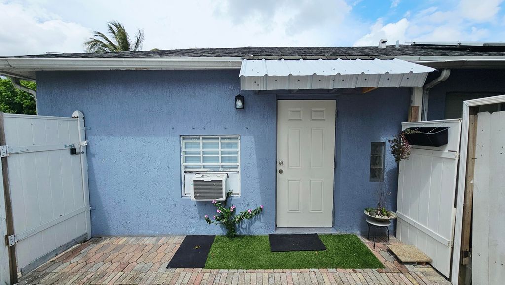 2392 Kirk Road, Palm Springs, FL 33406