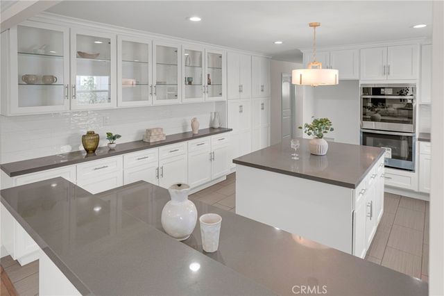 2033 W 76th Street, Los Angeles, CA 90047