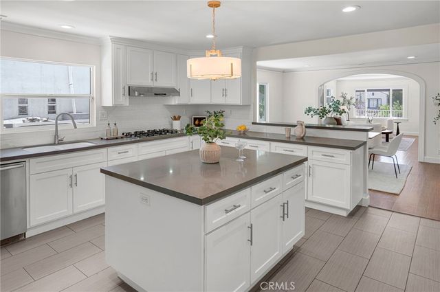 2033 W 76th Street, Los Angeles, CA 90047