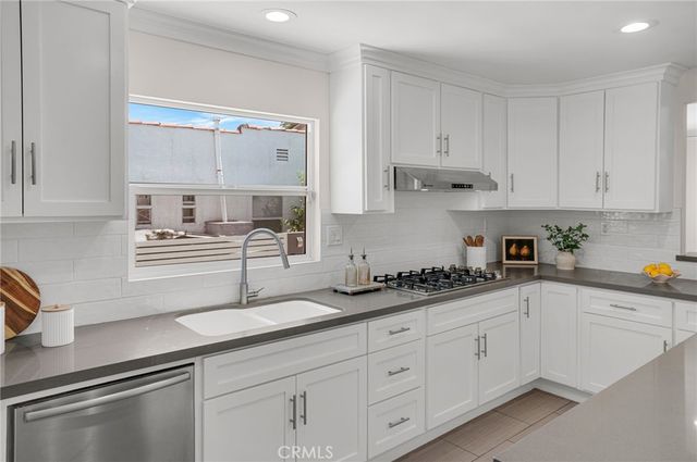 2033 W 76th Street, Los Angeles, CA 90047