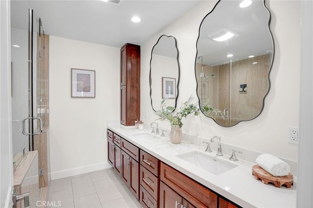 2033 W 76th Street, Los Angeles, CA 90047