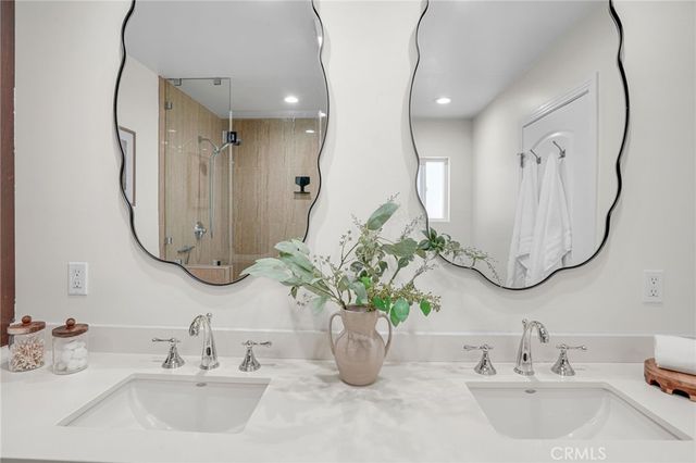 2033 W 76th Street, Los Angeles, CA 90047